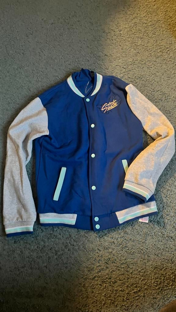 Disneyland Parijs Stich jacket nieuw maat 164 moet nu weg!!, Verzenden, Overige figuren, Zo goed als nieuw, Kleding of Textiel