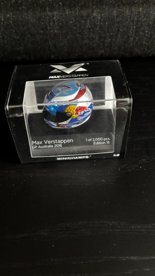Max Verstappen 1:8 Edition 16 helm GP Australia 2016, Hobby en Vrije tijd, Modelauto's | 1:5 tot 1:12, Zo goed als nieuw, Toebehoren