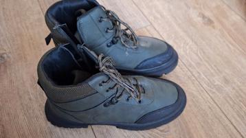 Één keer gedragen stevige schoenen maat 36 beschikbaar voor biedingen