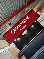 Caran d’ache showkast incl verlichting, Hobby en Vrije tijd, Tekenen, Ophalen of Verzenden, Zo goed als nieuw, Overige typen