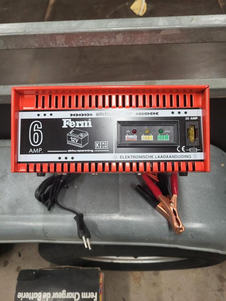 Nieuwe Ferm Acculader 6/12V - Nooit Gebruikt!, Auto-onderdelen, Accu's en Toebehoren, Ophalen of Verzenden