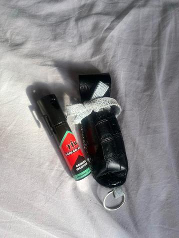 Defence spray + Hoesje beschikbaar voor biedingen