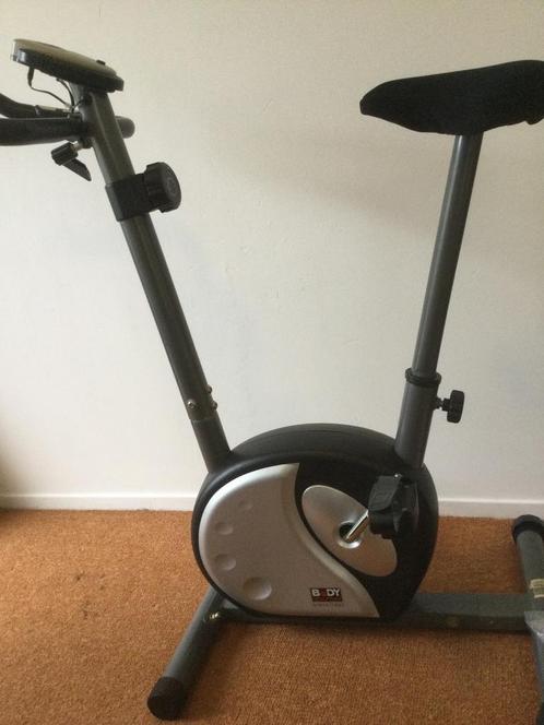 Hometrainer compact hartslagmeter kilo calorieën teller enz, Sport en Fitness, Fitnessapparatuur, Zo goed als nieuw, Hometrainer