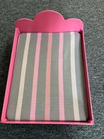 Roze Barbie bed met toebehoren, Verzamelen, Poppenhuizen en Toebehoren, Ophalen of Verzenden, Zo goed als nieuw, Poppenhuis