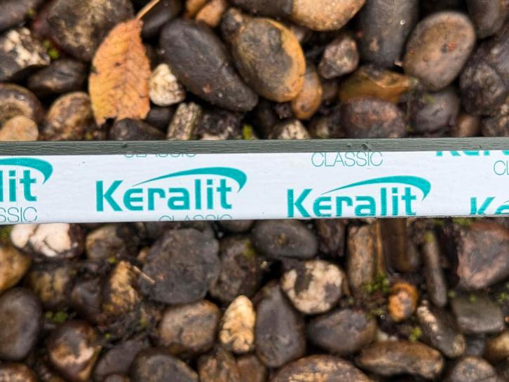 4x 4m Keralit eindprofiel 17 mm Donkergroen RAL6009 (2806), Doe-het-zelf en Verbouw, Overige Doe-het-zelf en Verbouw, Nieuw, Ophalen