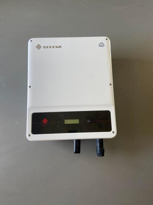 2 GoodWe zonnepaneel omvormers, Doe-het-zelf en Verbouw, Zonnepanelen en Toebehoren, Gebruikt, Ophalen