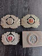 Oost Duitse DDR  NVA petemblemen en koppelslot, Ophalen of Verzenden, Landmacht, Duitsland, Embleem of Badge