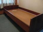 Retro, vintage 1 pers. bed met retro nachtkastje., 190 cm of minder, 90 cm, Eenpersoons, Bruin