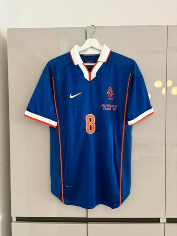 Diverse Retro Shirts beschikbaar voor biedingen
