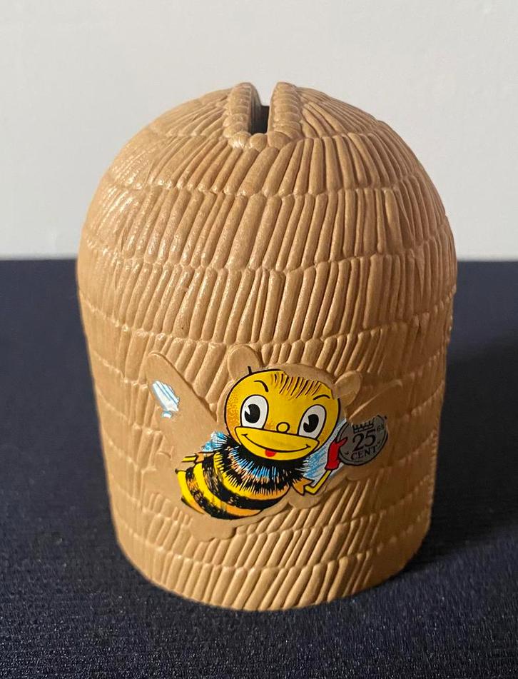 Spaarpot in vorm van bijenkorf van Boerenleenbank., Verzamelen, Spaarpotten, Zo goed als nieuw, Overige thema's, Kunststof, Ophalen of Verzenden