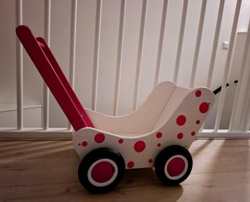 Leuke houten poppenwagen beschikbaar voor biedingen