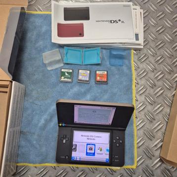 Nintendo DSi XL in doos met lader, stylus, boekje en 3 games beschikbaar voor biedingen
