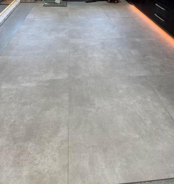 Vloertegels 90x90 beschikbaar voor biedingen