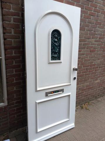 1x  voordeuren  met rooster/// 1x voordeur met dubbeleglas  beschikbaar voor biedingen