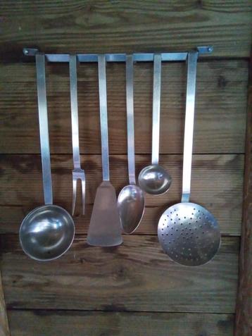 Gero zilmeta lepelrek, ophangbeugel met 6 lepels. beschikbaar voor biedingen