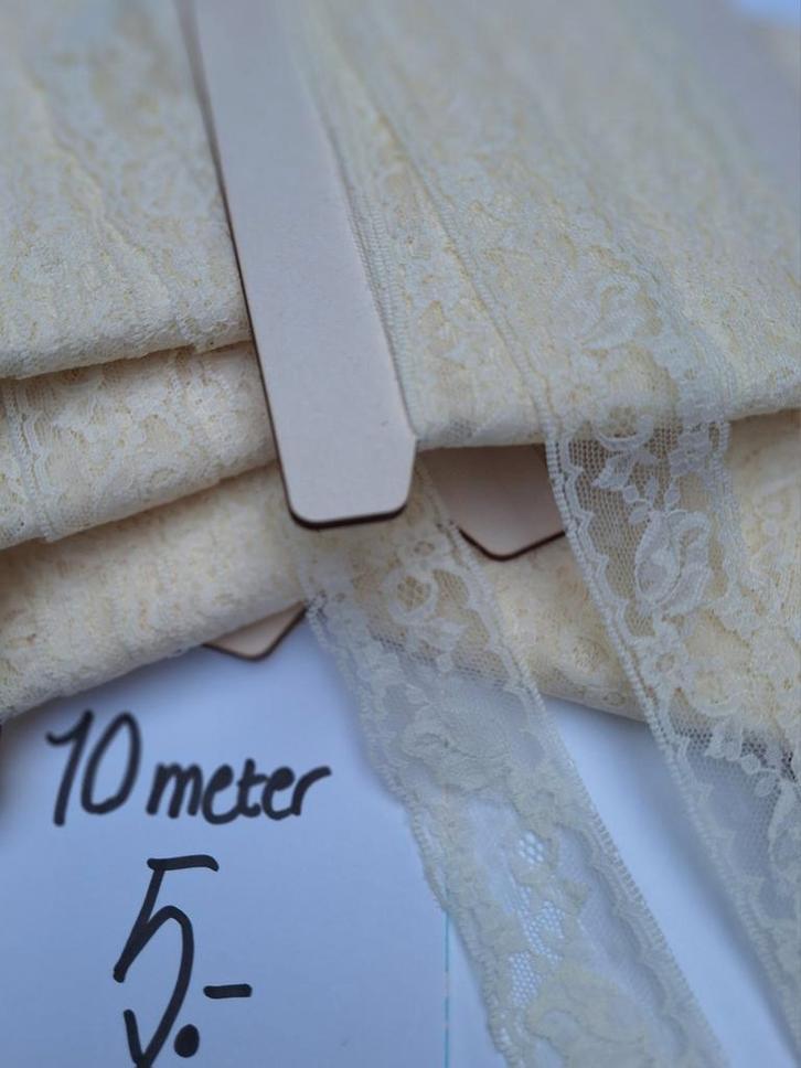 haspel met 10 meter stretch kant ivoor voor 5 euro, Hobby en Vrije tijd, Naaien en Fournituren, Nieuw, Kant, Ophalen of Verzenden