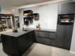 Moderne SHOWROOMKEUKEN met wijnklimastkast, Huis en Inrichting, Keuken | Complete keukens, Ophalen, Zo goed als nieuw, Overige typen