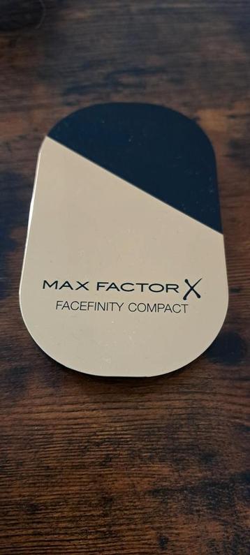 Max Factor compact powder.  beschikbaar voor biedingen