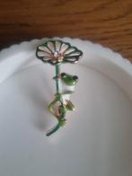 Oeteldonk Kikker Speld met Bloem, Sieraden, Tassen en Uiterlijk, Broches, Overige materialen, Minder dan 4 cm, Ophalen of Verzenden