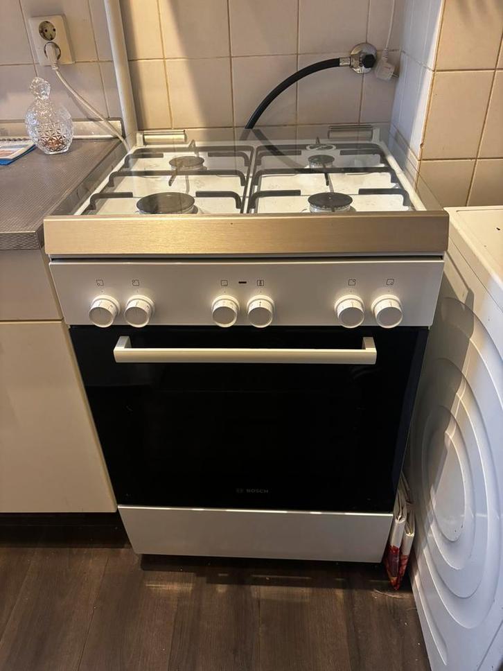 Bosch Gasfornuis met Oven – In Goede Staat, Witgoed en Apparatuur, Fornuizen, Zo goed als nieuw, Vrijstaand, Gas, 4 kookzones