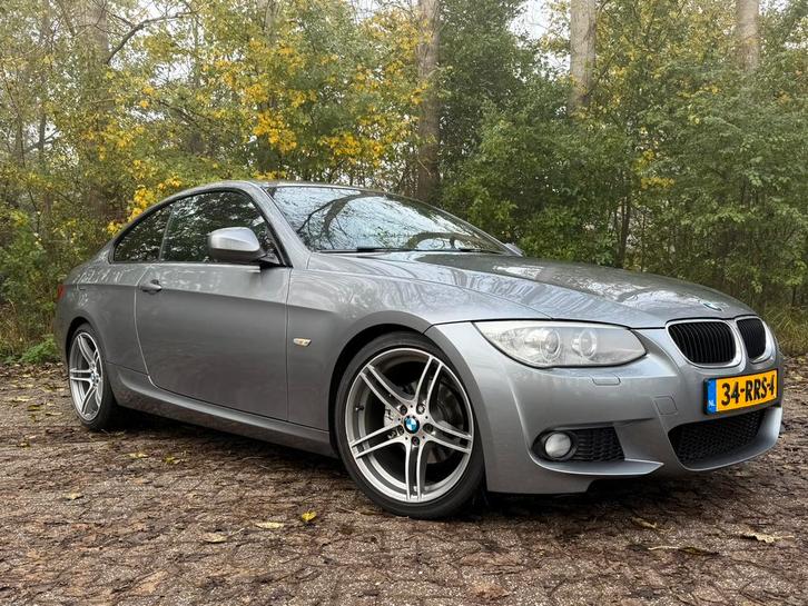 BMW e92 320i coupe M-pakket 2011 Grijs, Auto's, BMW, Particulier, ABS, Airbags, Airconditioning, Alarm, Bluetooth, Boordcomputer