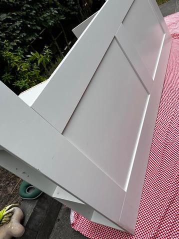 Ikea bed headboard with shelves beschikbaar voor biedingen