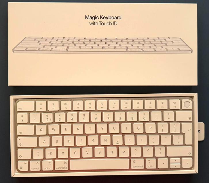 Apple Magic Keyboard with touch ID, Computers en Software, Toetsenborden, Zo goed als nieuw, Qwerty, Ophalen of Verzenden