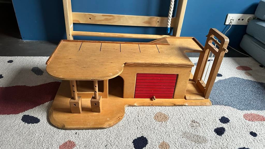 Houten Autogarage Van Dijk Toys - Gebruikt, Kinderen en Baby's, Speelgoed | Houten speelgoed, Ophalen of Verzenden, Gebruikt, Overige typen