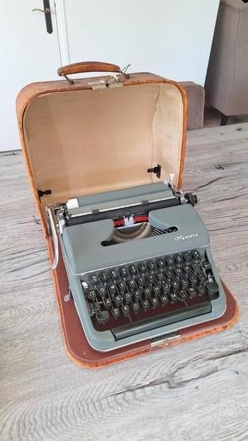 Olympia SM2 typemachine (1957) – incl koffer & accessoires beschikbaar voor biedingen