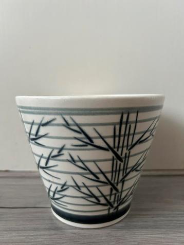 De Sphinx vintage bloempot bamboo decor beschikbaar voor biedingen