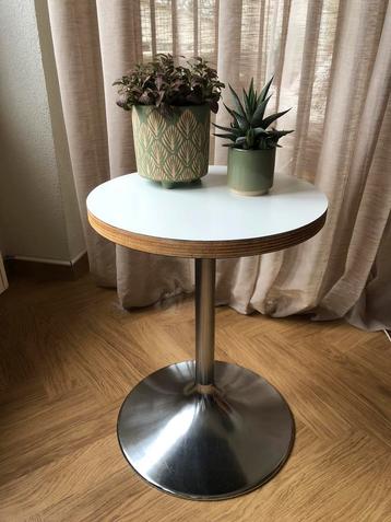 Ronde vintage bijzettafel uit de jaren ‘70 beschikbaar voor biedingen