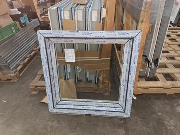 Nieuwe Kozijnen Gealan 80x80cm Antraciet(120mm profiel) beschikbaar voor biedingen