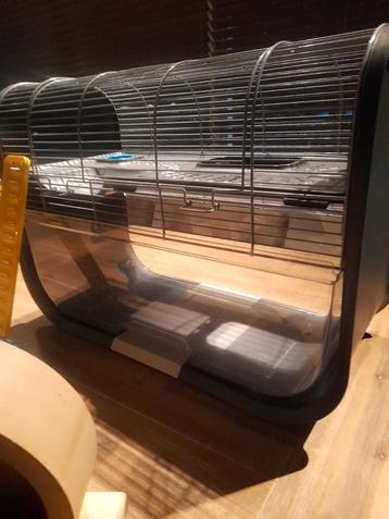 Hamsterkooi met accessoires  beschikbaar voor biedingen
