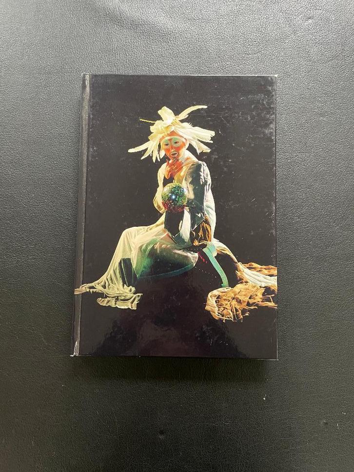 Future Beauty: 30 Years of Japanese Fashion Hardcover, Boeken, Mode, Gelezen, Mode algemeen, Ophalen of Verzenden