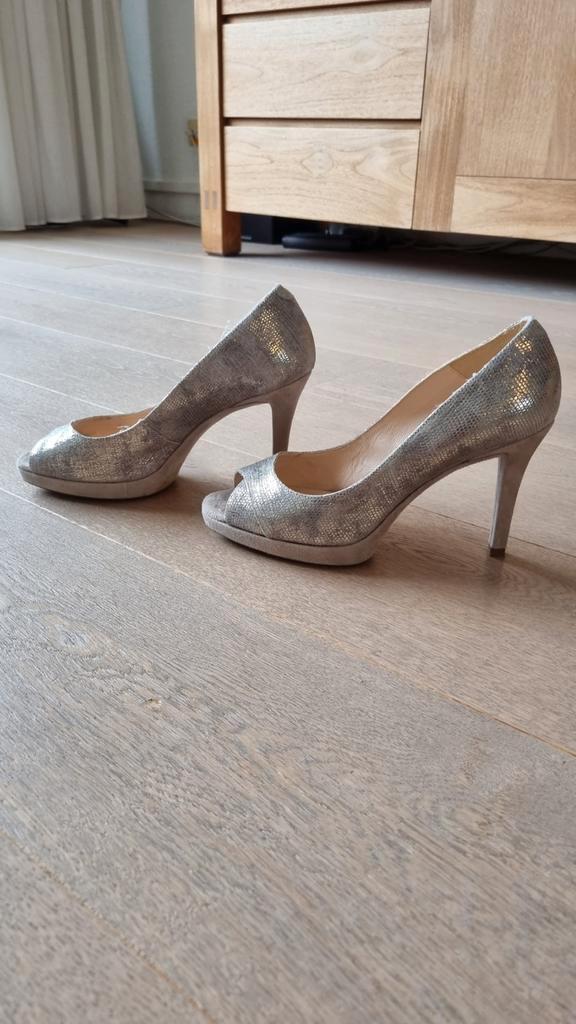 Unisa pumps zilver leer, maat 38, zgan, Kleding | Dames, Schoenen, Zo goed als nieuw, Pumps, Ophalen of Verzenden