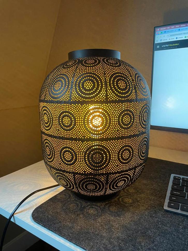 Beautiful table lamp with golden bulb included, Huis en Inrichting, Lampen | Tafellampen, Zo goed als nieuw, Minder dan 50 cm