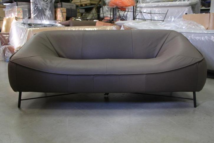 2x luxe bank GLOBE Jess Design echt leer modern bankstel, Huis en Inrichting, Banken | Sofa's en Chaises Longues, Zo goed als nieuw