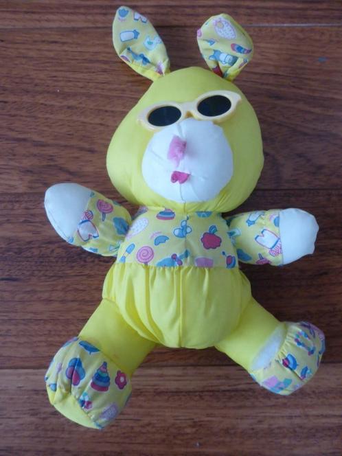 Geel konijn van Parachutestof (E), Kinderen en Baby's, Speelgoed | Knuffels en Pluche, Gebruikt, Konijn, Ophalen of Verzenden