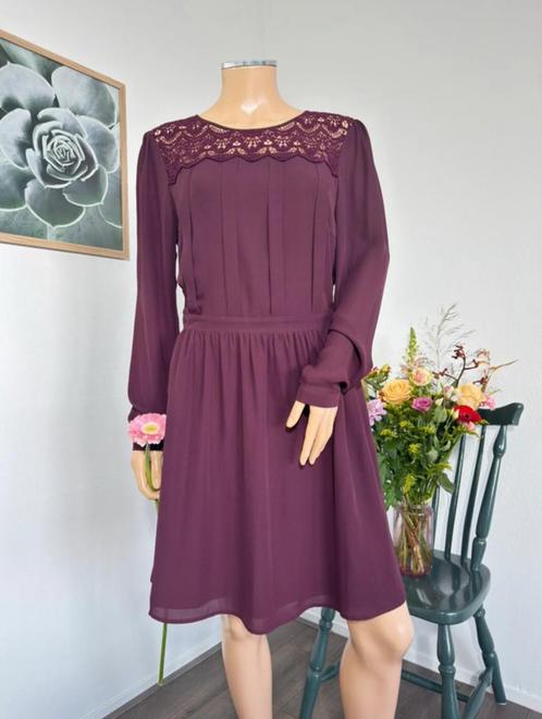 MINT & BERRY jurk maat 42 - aubergine - kant, Kleding | Dames, Jurken, Zo goed als nieuw, Maat 42/44 (L), Paars, Knielengte, Ophalen of Verzenden