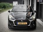 DS 3 1.2 PureTech So Chic | LED | CRUISE | PARKEERSENSOREN |, Auto's, DS, Gebruikt, 1199 cc, Zwart, Bedrijf