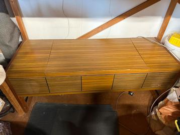 Werkend retro stereomeubel met platenspeler & radio beschikbaar voor biedingen