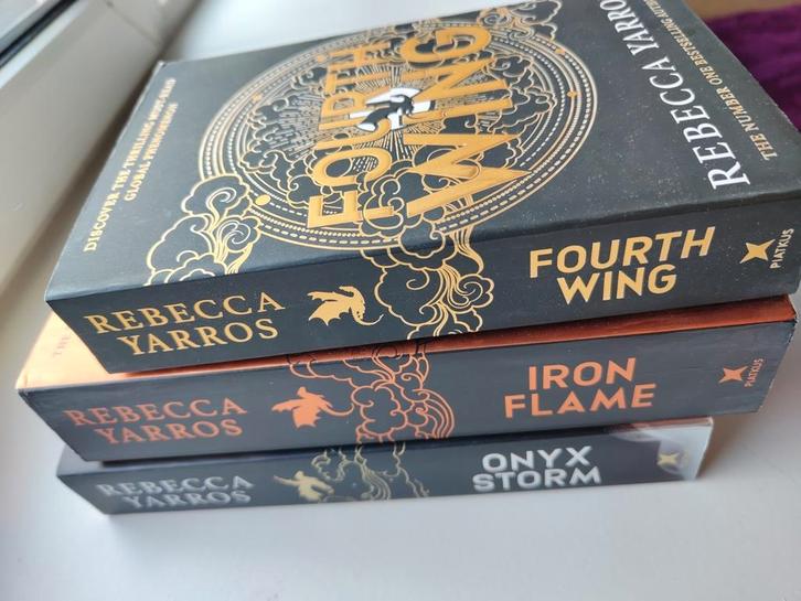 Fourth Wing serie – Rebecca Yarros (in het Engels), Boeken, Fantasy, Zo goed als nieuw, Ophalen of Verzenden