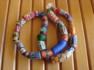 Streng etnische handgemaakte glazen Krobo kralen; millefiori beschikbaar voor biedingen