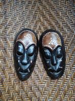 Twee Afrikaanse maskers met parelmoer, Antiek en Kunst, Kunst | Niet-Westerse kunst, Ophalen of Verzenden