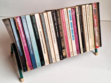 Serie Ian Flemming boeken – James Bond 20 dln + boekenrekje beschikbaar voor biedingen