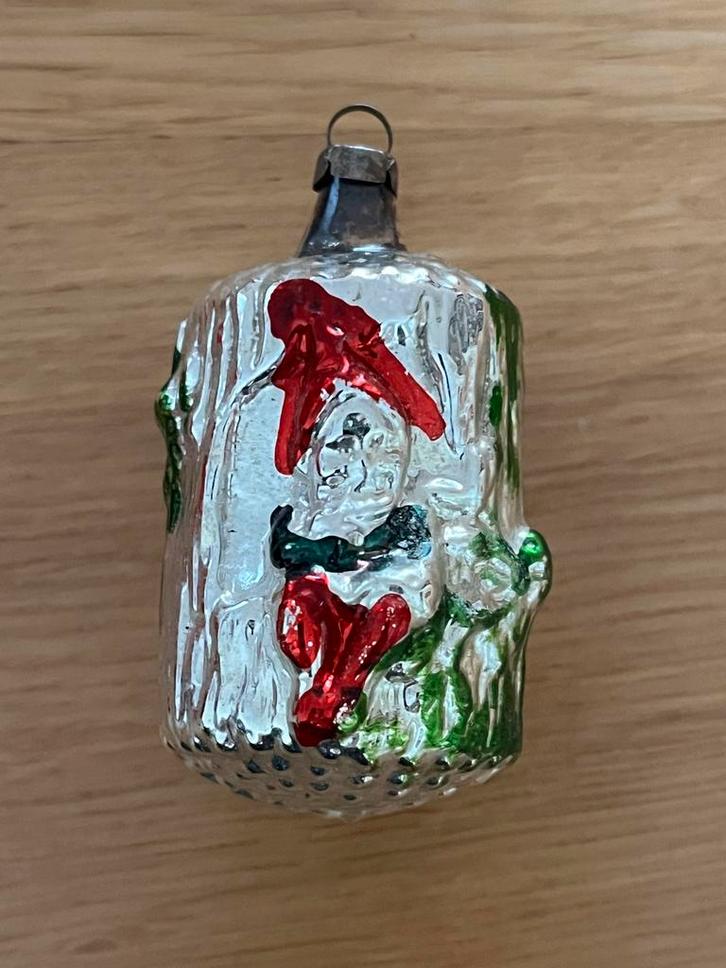 Antieke kerstbal - boomstam met kabouter, Diversen, Kerst, Zo goed als nieuw, Ophalen of Verzenden