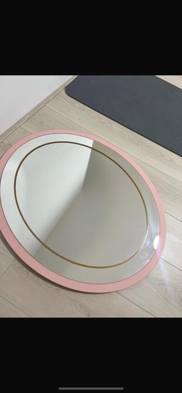 Ovale roze gouden spiegel beschikbaar voor biedingen