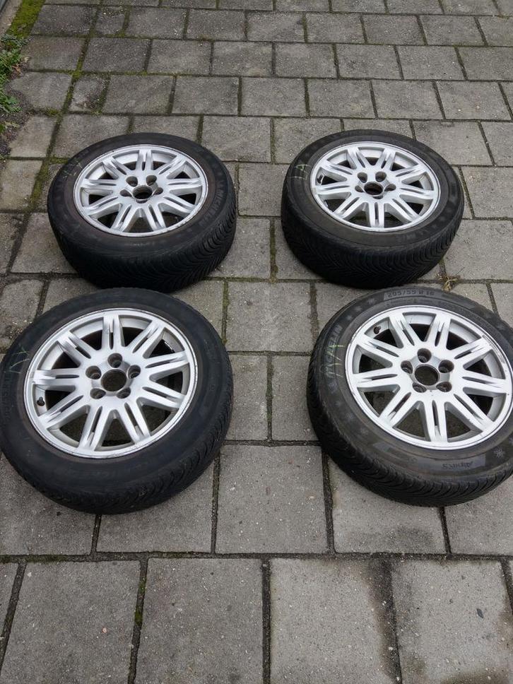 Lichtmetalen velgen (16 inch) voor Volvo V70 + winterbanden, Auto-onderdelen, Banden en Velgen, Banden en Velgen, Winterbanden
