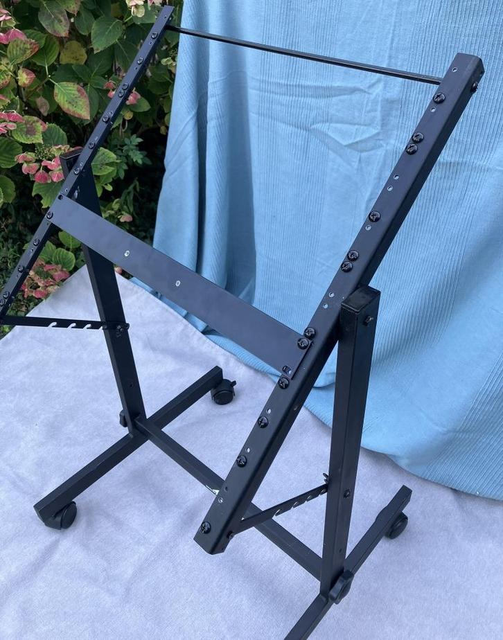 19 inch Rack op wielen 12U Hoog Fabr Monacor, Muziek en Instrumenten, Behuizingen en Koffers, Zo goed als nieuw, Overige instrumenten