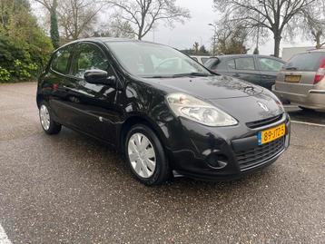 Renault Clio III 1.2 16V 75 pk 3D 2009//nwe Apk/airco/navi